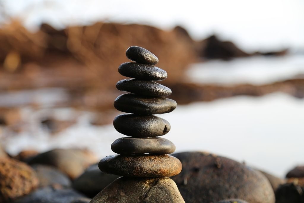 Balancing rocks on the beach - Which Rehab